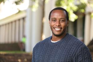 Portrait of Dan Abebayehu on the UVA Lawn