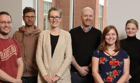 Image of 6 people across - the Zunder Lab Group