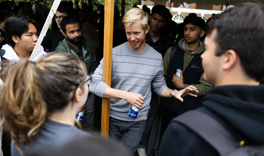 Reddit co-founder and CEO Steve Huffman hung out with UVA Engineering students after sharing some of the lessons he could have benefited from as a young entrepreneur in the early days of Reddit.