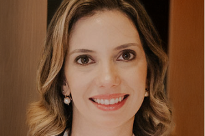 Debora Botura-Scariot Headshot