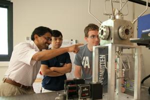 Harsha Chelliah working with students in his lab